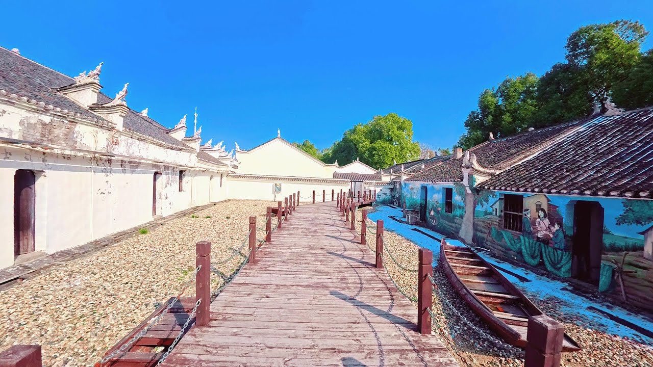 Walking Through Qujiawan Old Street (1496) 🇨🇳 | A Historic Water Town Rural China |4K| No Commentary