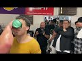 JULIO CÉSAR CHÁVEZ MANOPLANDO ENFRENTE DE 5 DAMAS CALIENTES