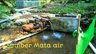 Mandi di sungai yg bening airnya  mengalir langsung dari sumber mata air dekat stupa candi rawan