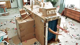 رجل صنع متاهه غامضه من الكرتون لكنه اتحاصر داخلها بدون مخرج Dave made a maze