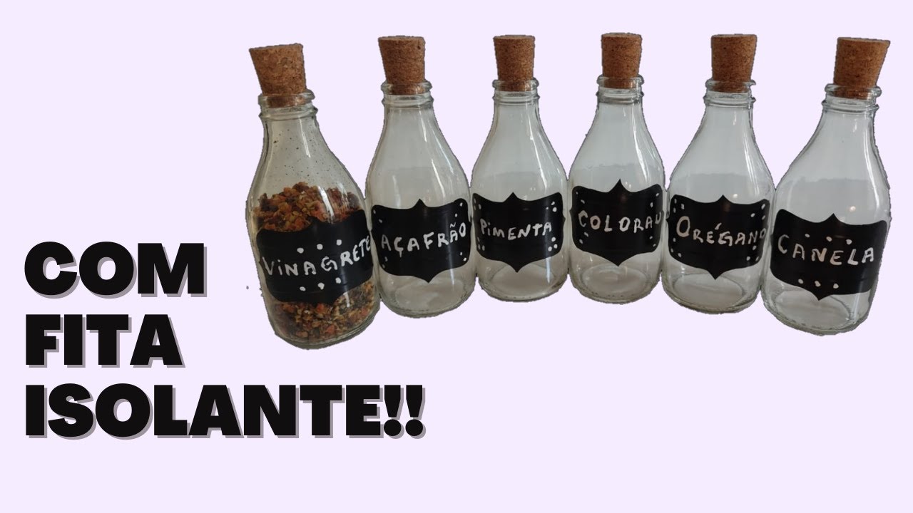 Porta tempero com vidrinhos de leite de côco e fita isolante.