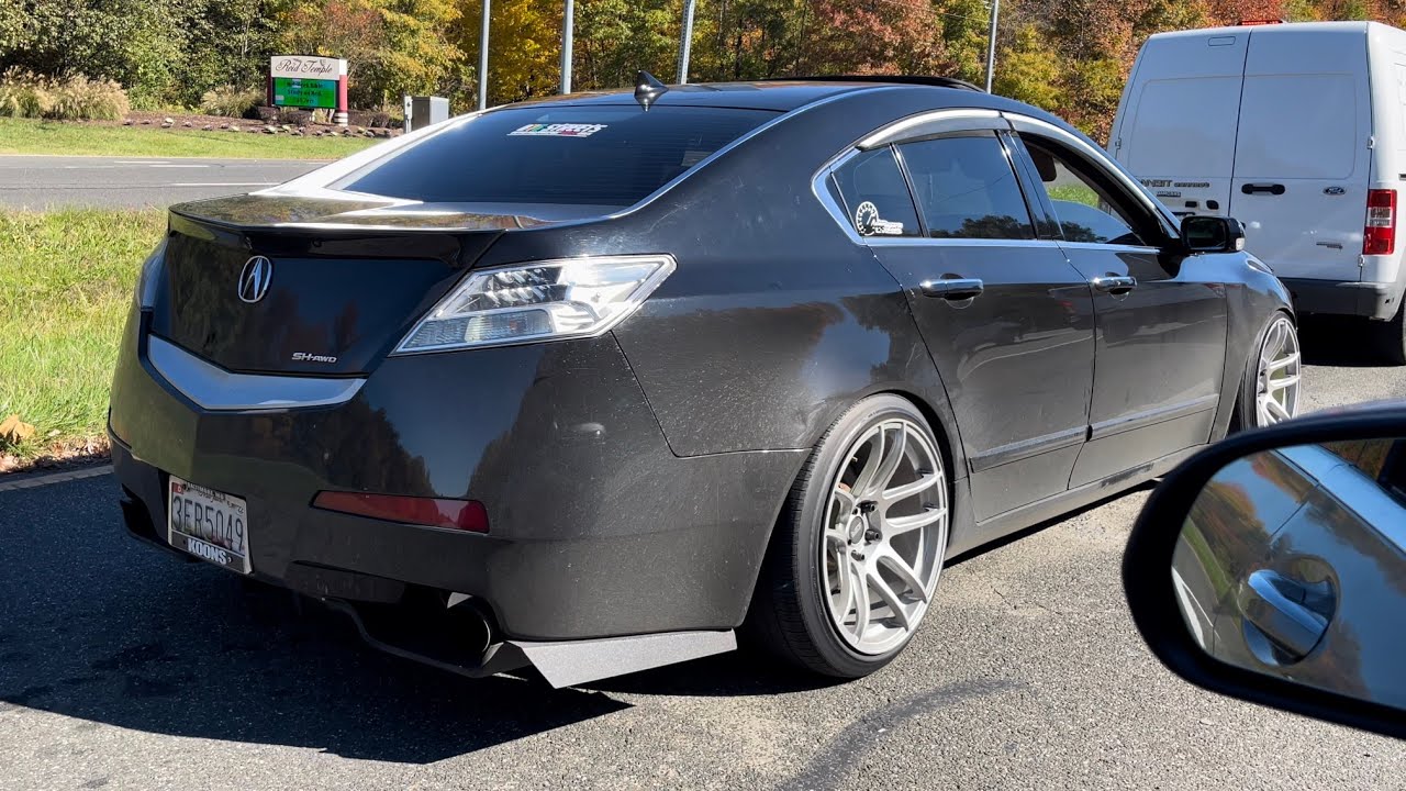 Acura TL SHAWD 2010 года против C300 4Matic