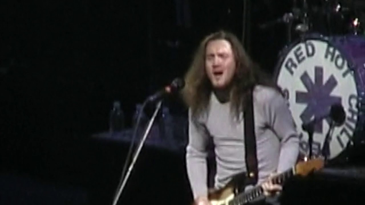 Red hot chili peppers - Live show - Montréal Bell Center 15-05-2003