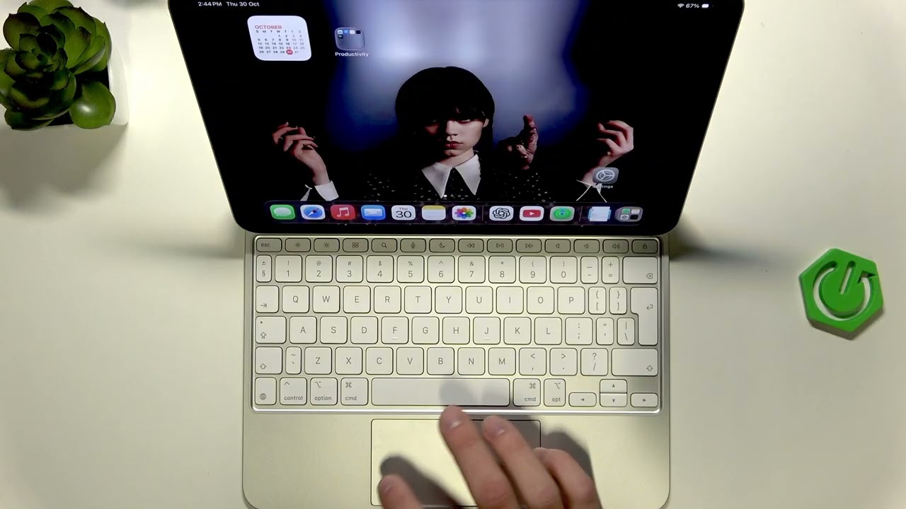 APPLE iPad 11-го поколения — как использовать жесты трекпада с помощью Magic Keyboard