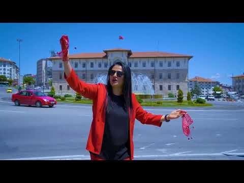 Elif Yalçın Ülger - Sivas'lıyız Gardaş Biz  [Official Video  Güvercin Müzik ©]