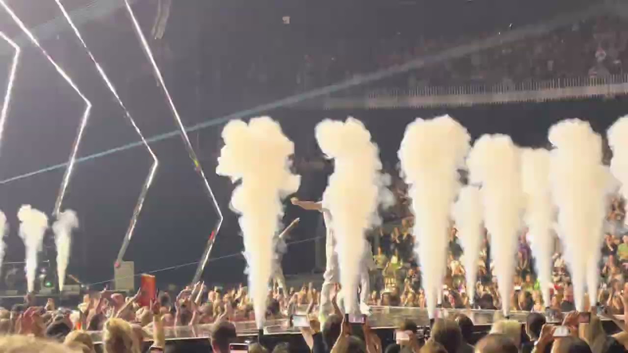 Backstreet Boys - Larger Than Life