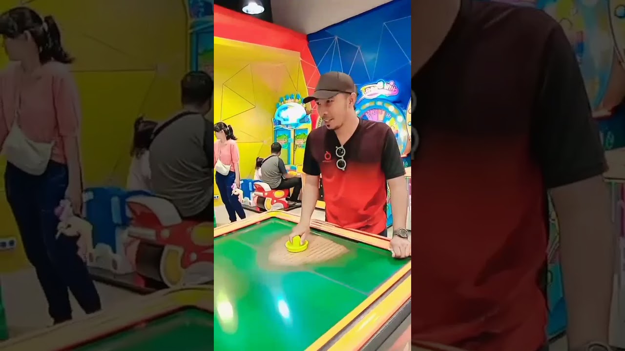 Uni & Adek lagi main di Fun City JM Plaju Palembang #latepost