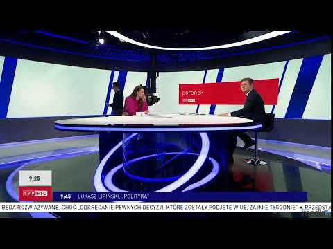 Kamera TVP INFO pogoniła kolejnego prezentera w studio.