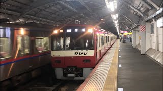 京急600形602編成が到着するシーン