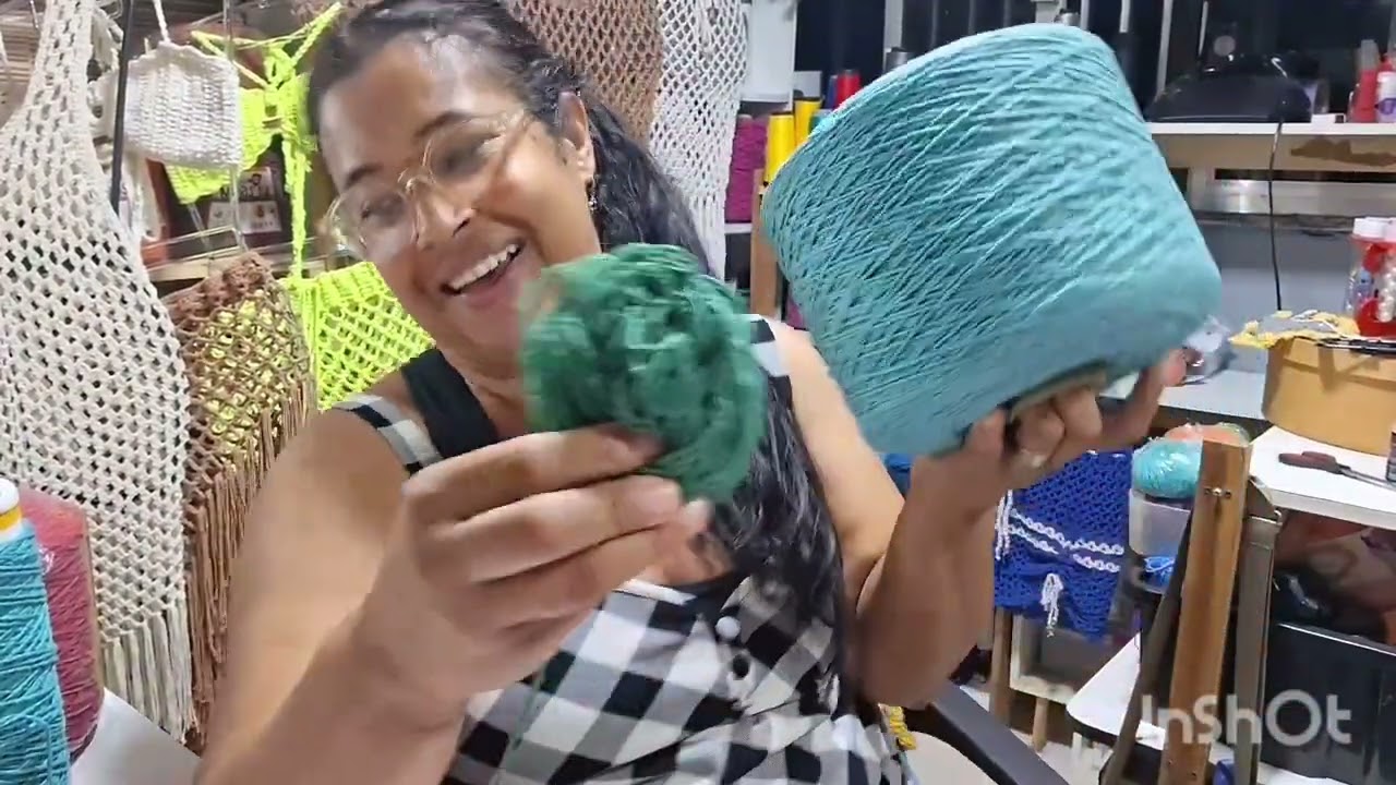 Que cor é essa,  gente? Kd o verde bandeira? #crochet #ateliê #comprinhas 