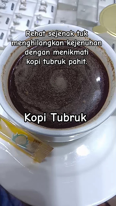 Rehat sejenak tuk menghilangkan kejenuhan dengan menikmati kopi tubruk pahit.