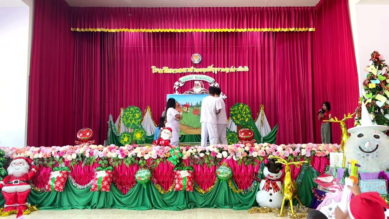 การแสดงละครวันคริสต์มาส เรื่อง การประสูติพระเยซู นำแสดงโดยนักเรียนชั้นมัธยมศึกษาปีที่ 5