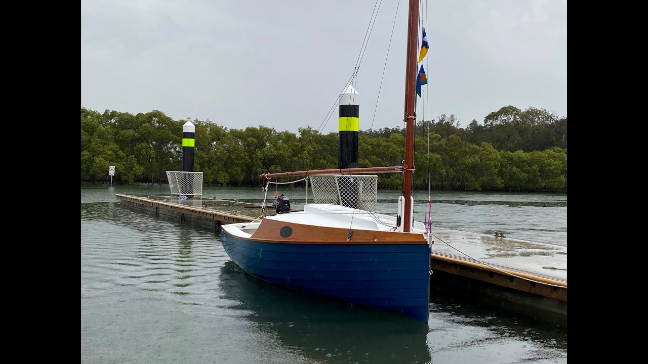 Luna Blu - Dinghy cruising South East Queensland - Boat Tour