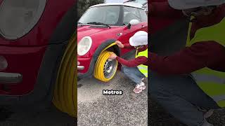 Usando una Manguera en Lugar de la Llanta del Auto