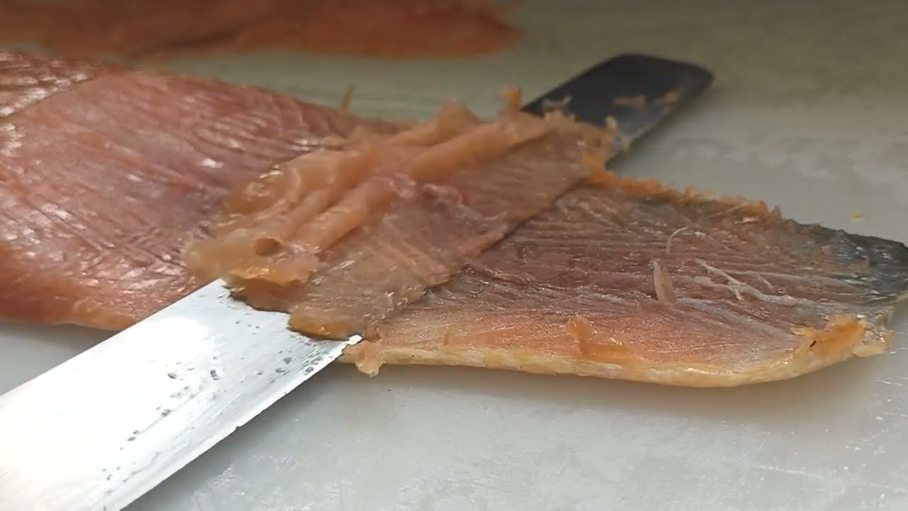 Découpe de saumon fumé