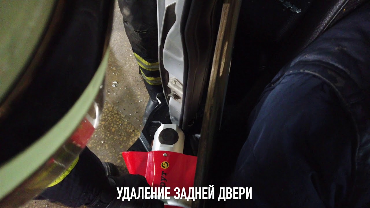 Прибил палец дверью автомобиля