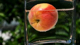 #Футаж яблоко в стакане с водой ◄4K•HD► #Footage apple in a glass of water