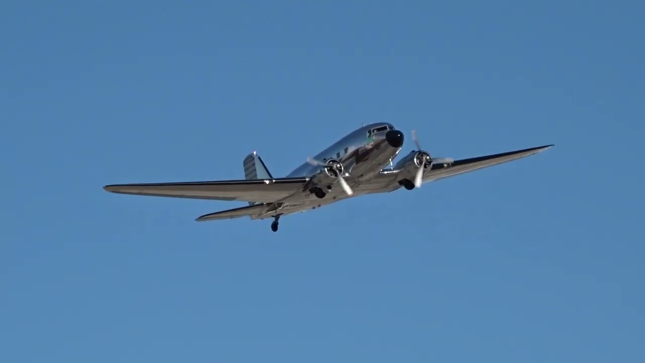*Rare* DC3 Flying Circus Douglas DC-3(N3006) departing Las Vegas!