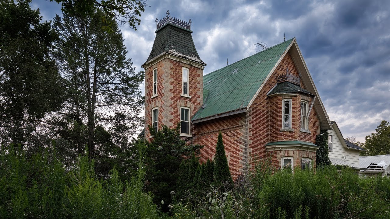 Amazing ABANDONED Victorian Farmhouse In The Country!