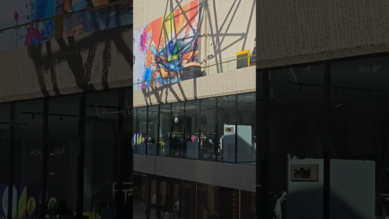 Прогулка в новом торговом центре Рияда 