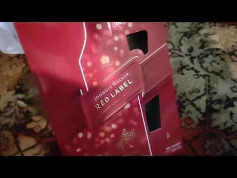 Виски Johnnie Walker Red label 4 года выдержки 0.7 л 40% с 2-мя стаканами (5000267175492)