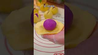 【紫薯开花馒头】是一款外观精美、营养丰富的点心，以松软的馒头皮包裹紫薯馅料，蒸制后自然“开花”，颜值与美味兼具#中国美食 #中国味  #food  #美食 #cooking  #chinesefood