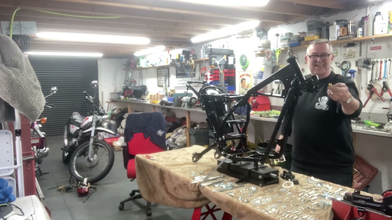 HIGGSY’s MAN CAVE SUZUKI TS400 PART 3