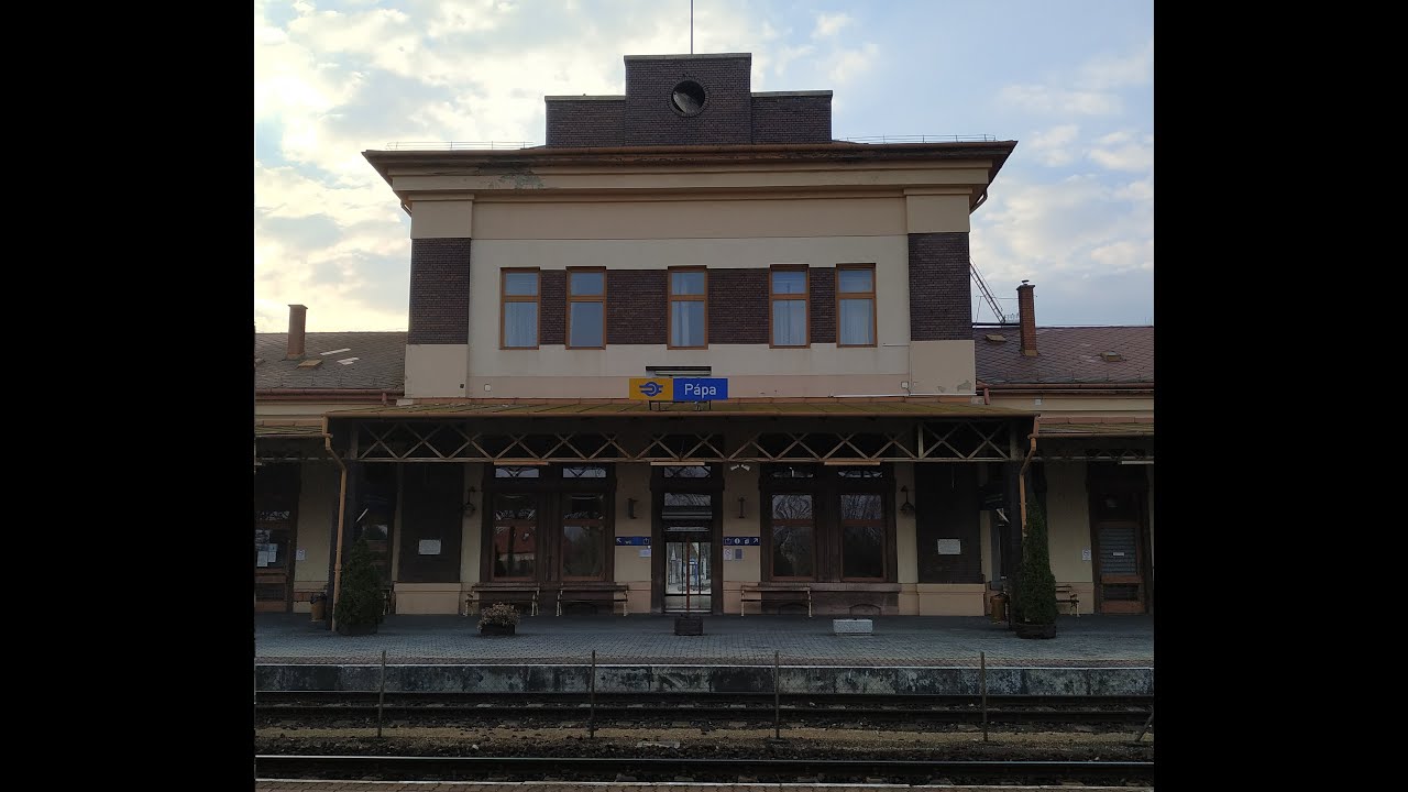 Vonatok Pápa állomáson 2022 tavaszán