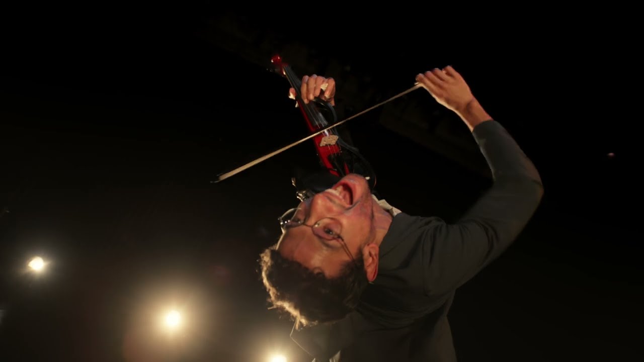 °Up: Violin vs Football – France Showcase