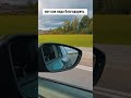 девушка мотоциклистка поморгала аварийкой