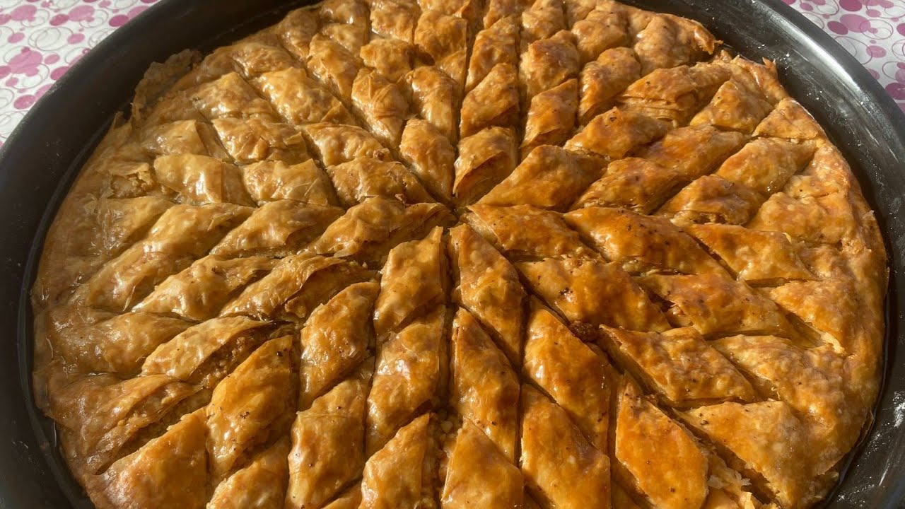 40 katlı baklavayı bu yôntemle çok daha kolay ve pratik açabilirsinz.Çıtır cevizli baklava tarifi???????????? 40 katlı baklavayı bu yôntemle çok daha kolay ve pratik açabilirsinz.Çıtır cevizli baklava tarifi????????????