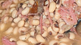 HOW TO MAKE BLACK EYED PEAS IN YOUR SLOW COOKER THE SOUTHERN WAY AT HOME|CHAMELEON GIRL 2u