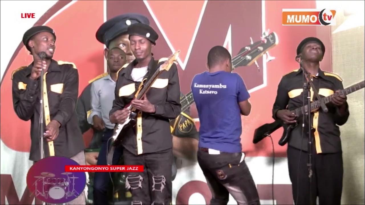 Jinsiy olatni kotardi Hammom va sikish