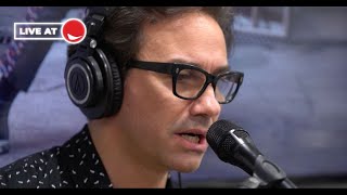Video-Miniaturansicht von „Rádio Comercial | David Fonseca canta "Chasing the Light"  ao vivo nas Manhãs da Comercial“
