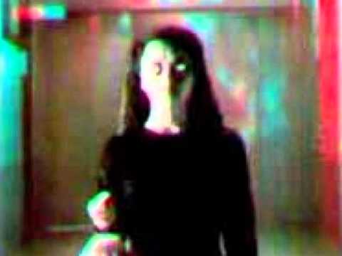 Vídeo assustador (não olhe nos olhos da menina)