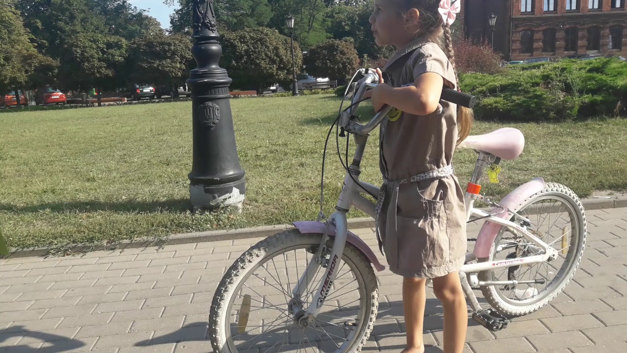 Босиком в машине