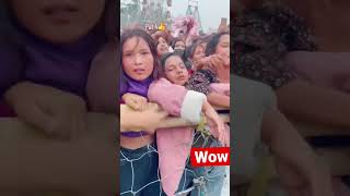 Nepali crowds get crazy (almost fainting ) @BlueAsia76