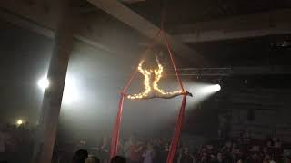 LED Aerial Silk Luftakrobatik-Tuch-Showact - presented by Sugar Office