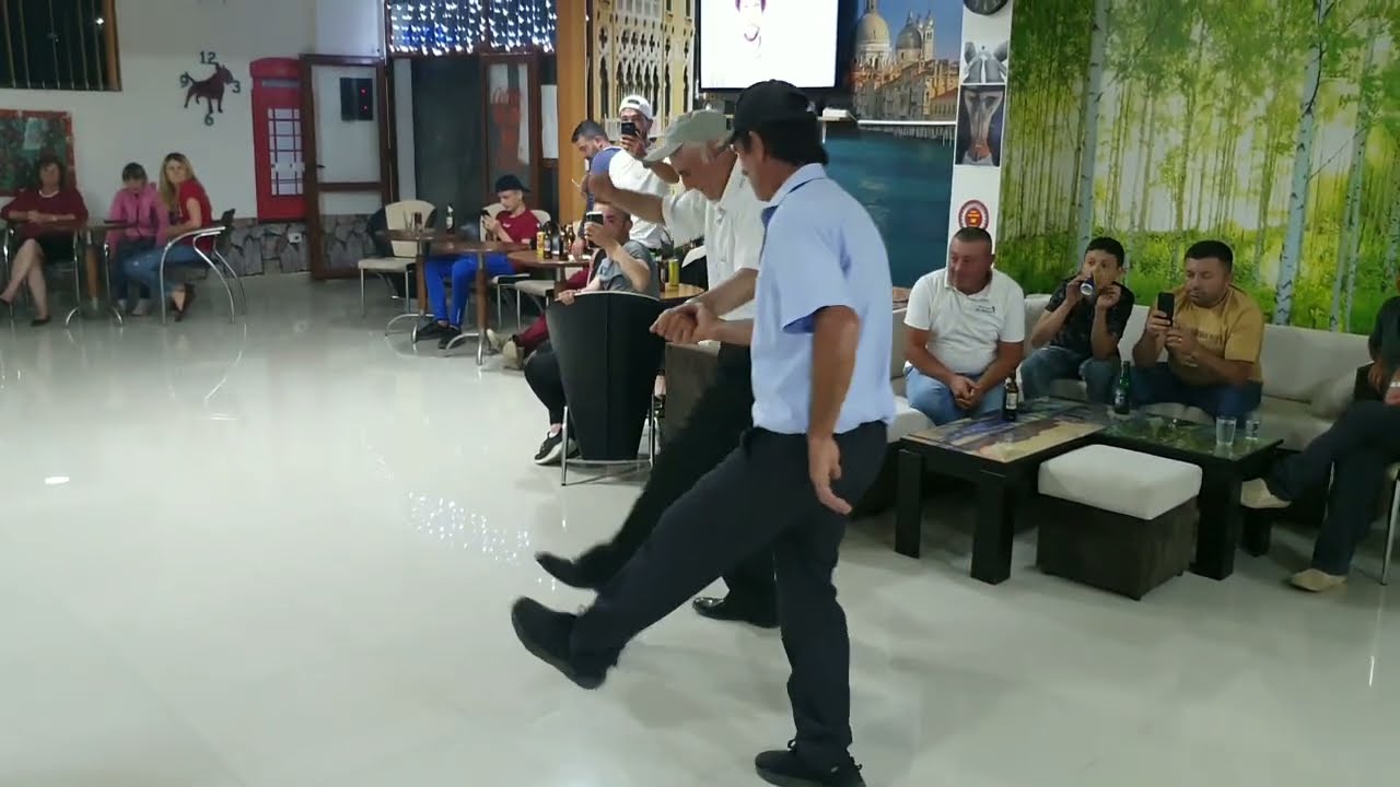 Traditat Tona Folklori Autokton Myzeqare ne Bar Kafe Thana Kamenice 2021