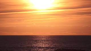 Приятный поздний вечер, океан, нежная музыка, закат солнца. Beautiful music