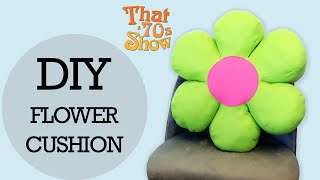 DIY THAT '70s FLOWER CUSHION 🌸 | That '70s Show-Inspired DIY | #FeltDIYFriday