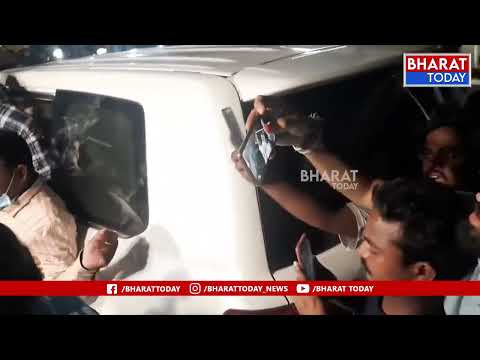 Namrata Hungama At Bramaramba Theatre Watching Sarkaru Vaari Paata | Bharat Today