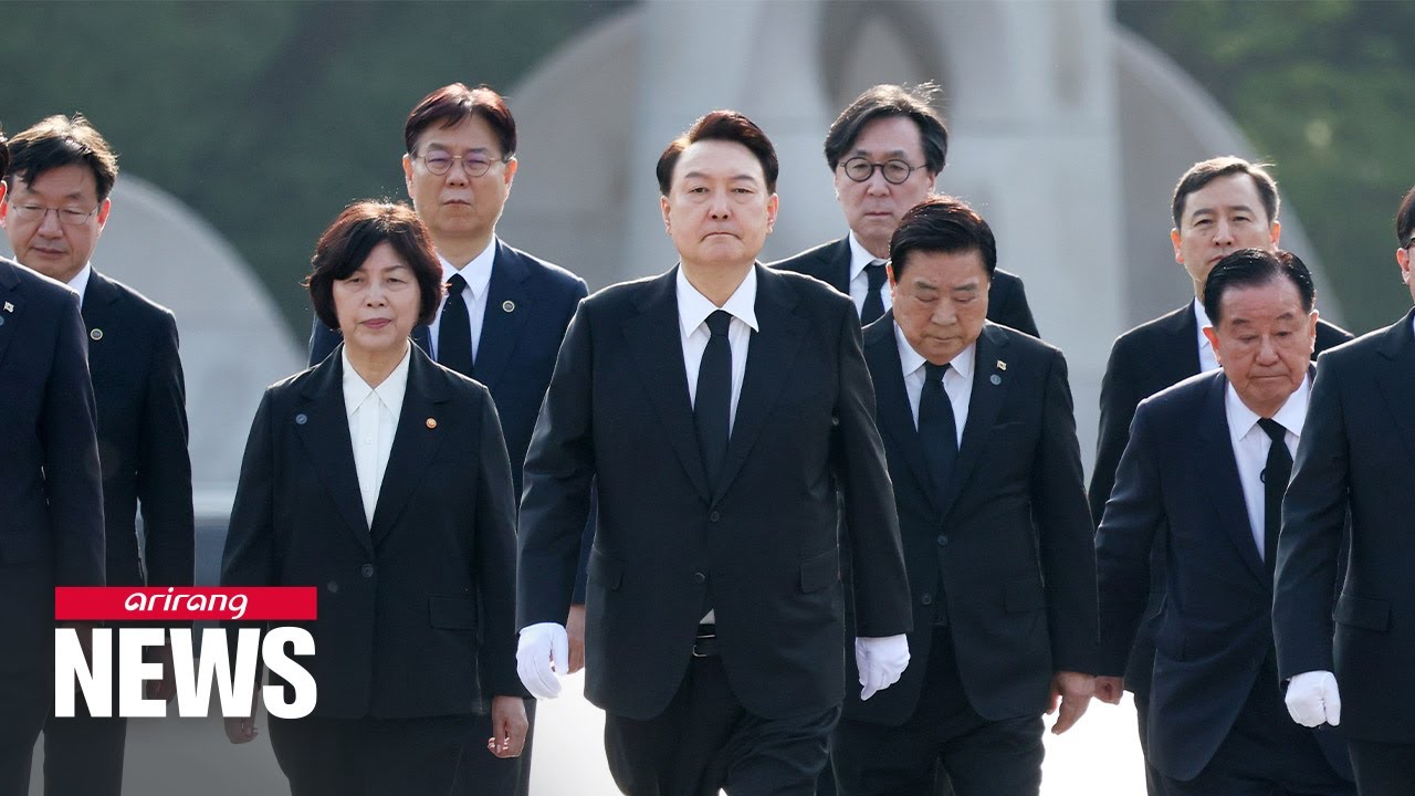 Pres. Yoon pays respects to those who died in Apr. 19th Revolution, promising to build on ...