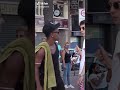 شاهد اقوى مقلب في البنات في الشارع كاد يتسبب في كارثة مع صديقها