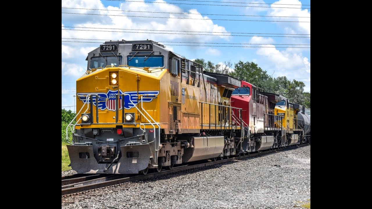 ALL POWERED GE AC44CW train rolls through Crosby, Tx!  (UP/CP)
