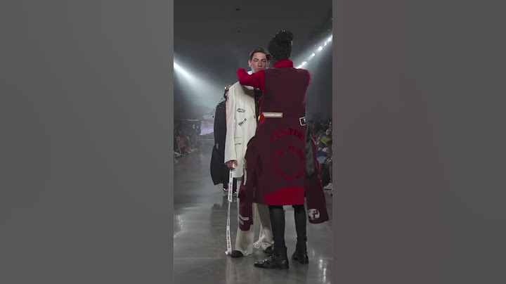 Young Thug stopping that fashion walk will forever be legendary. 🐍 #FreeJeffery