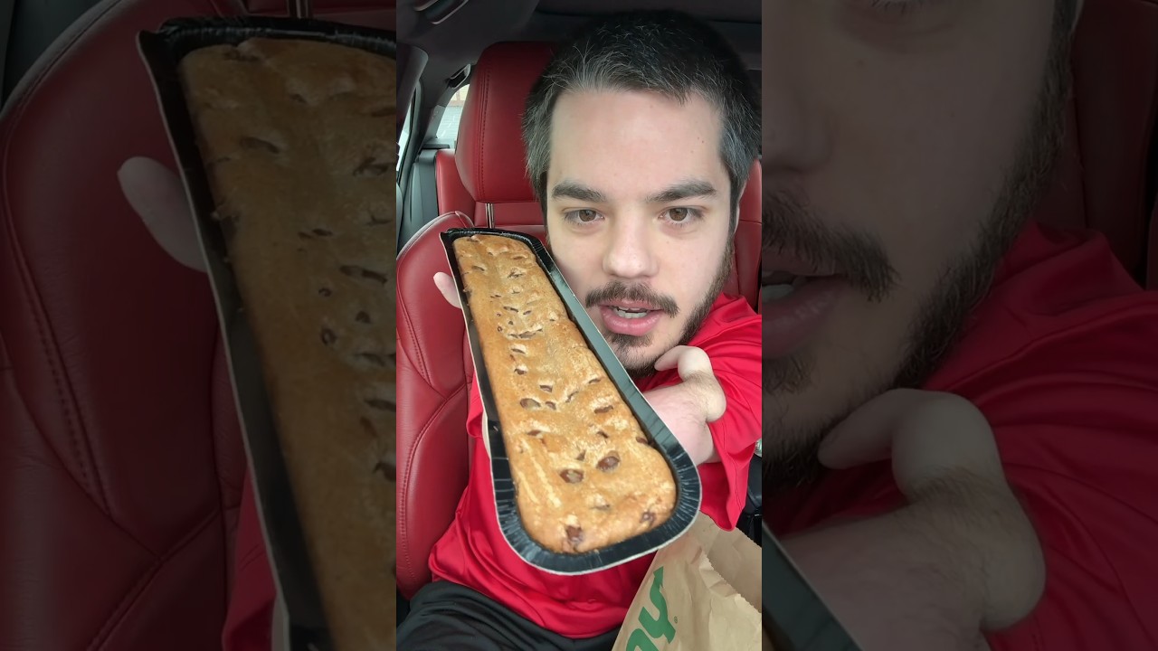 Длинное печенье в метро! 