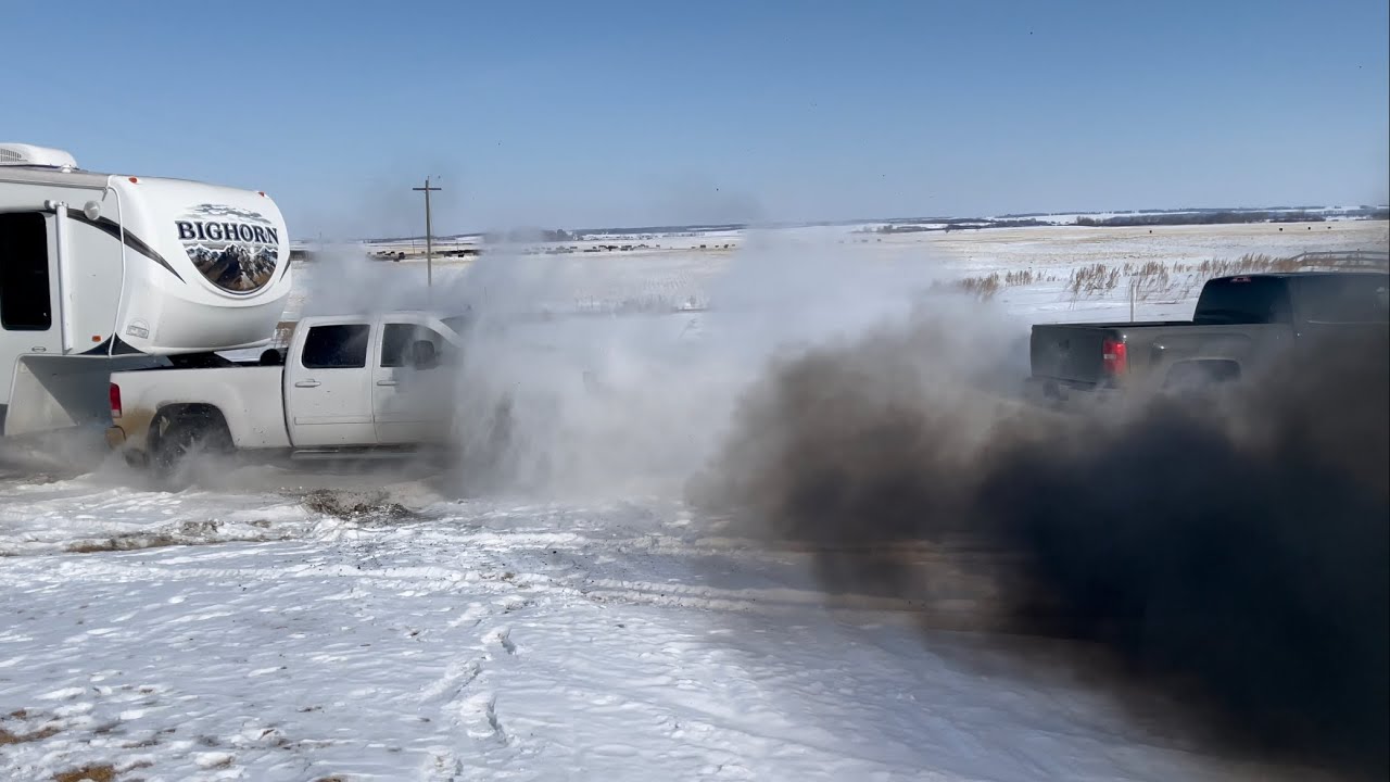 2 Duramax’s screaming to pull out camper! - YouTube