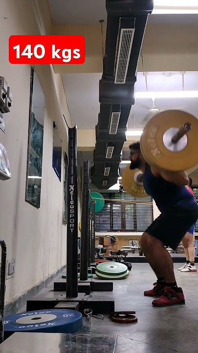 140 kgs deep squat #shorts #legday #gymmotivation #fitnessmotivation #powerliftingmotivation