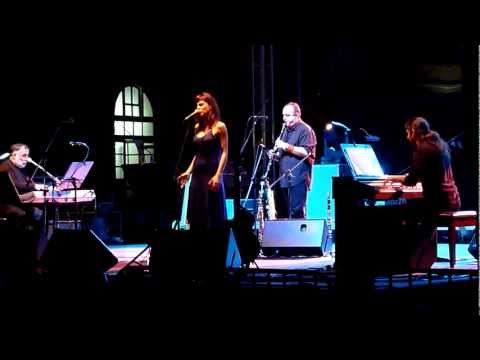 Θάνος Μικρούτσικος &